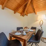 Gemuetliche Mit Dachterrasse, Parkplatz, Zentral - Aber Ruhig Gel.