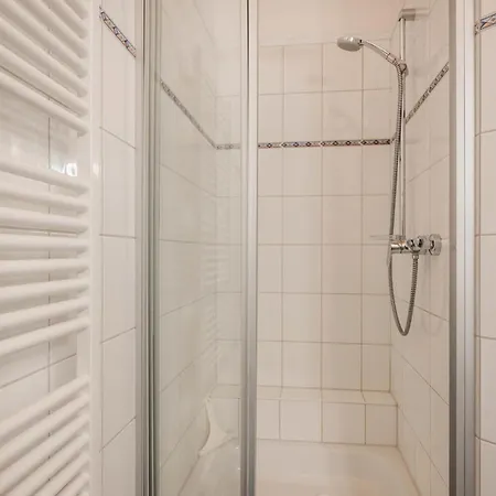 Appartement Gemuetliche Mit Dachterrasse, Parkplatz, Zentral - Aber Ruhig Gel. *