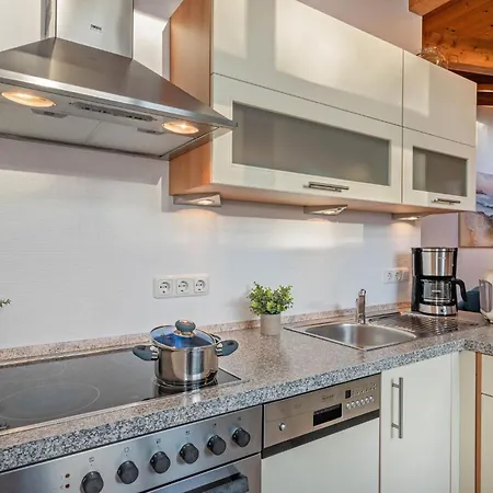 Gemuetliche Mit Dachterrasse, Parkplatz, Zentral - Aber Ruhig Gel. Appartement *