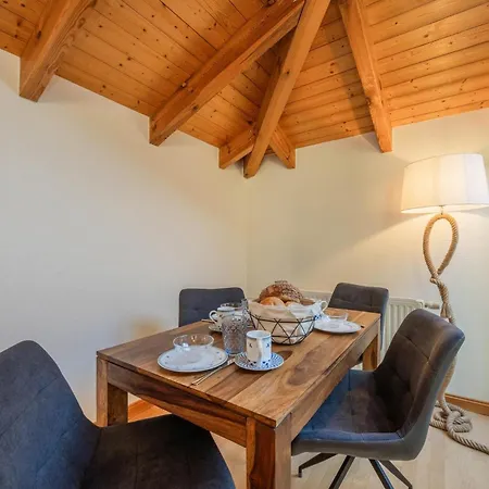 Gemütliche Mit Dachterrasse, Parkplatz, Zentral - Aber Ruhig Gel.