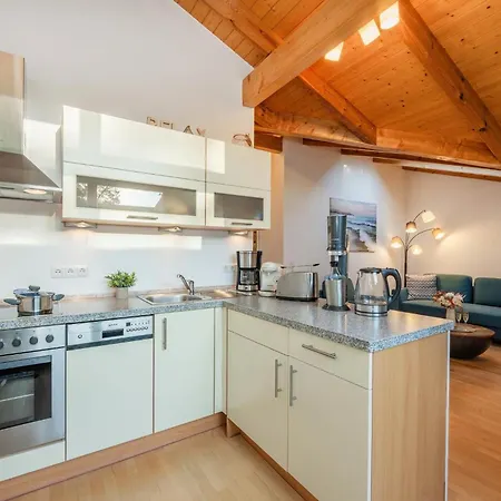 Gemuetliche Mit Dachterrasse, Parkplatz, Zentral - Aber Ruhig Gel. Appartement